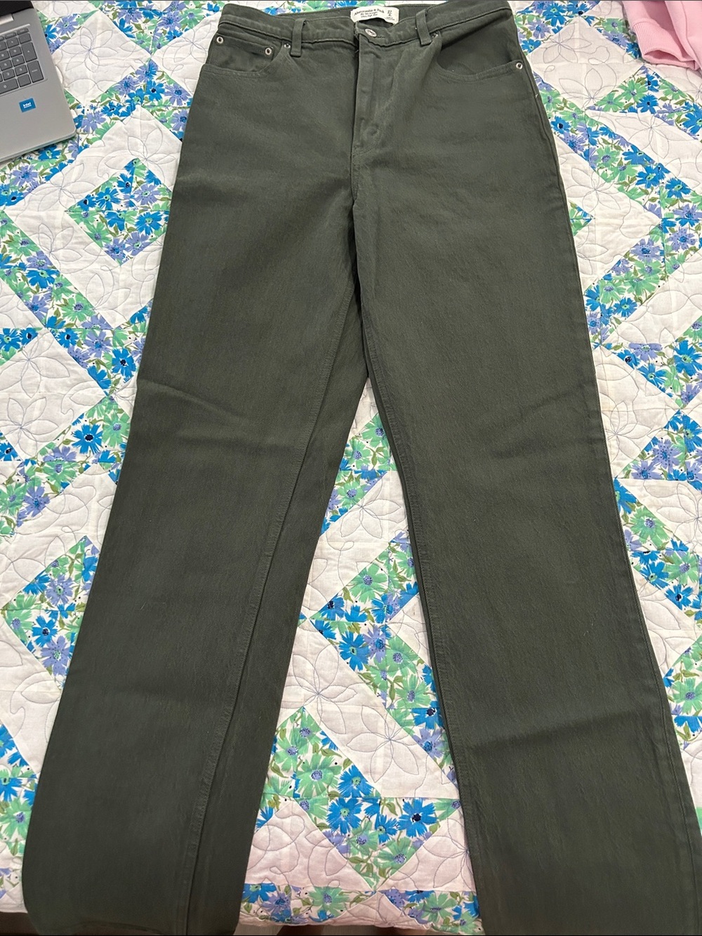 NWOT Women’s Abercrombie & Fitch Olive Green Jeans Size 27 Long